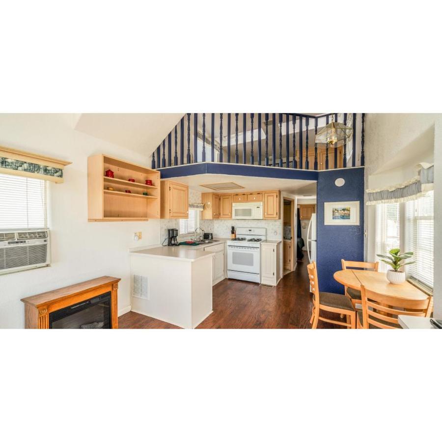 Отель Snug Harbor Rv Park & Marina Walnut Grove Экстерьер фото