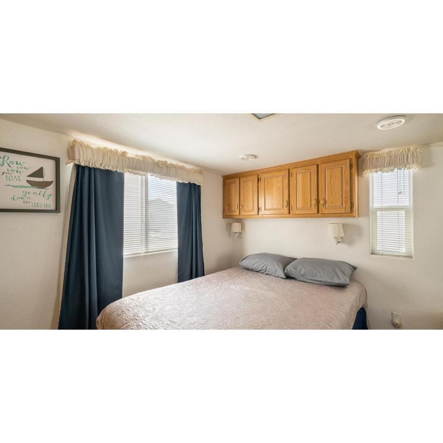 Отель Snug Harbor Rv Park & Marina Walnut Grove Экстерьер фото